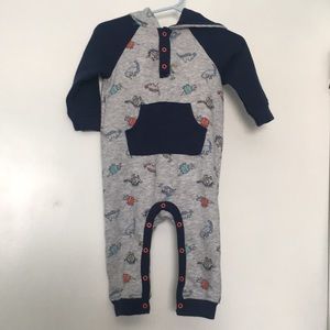 3/$10 Cat & Jack baby dino romper hooded 6–9 mo